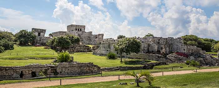 Passover programs offer day trips to local sights, landmarks and attractions. 